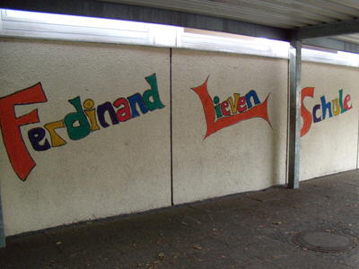 fls_bild drau&szlig;en