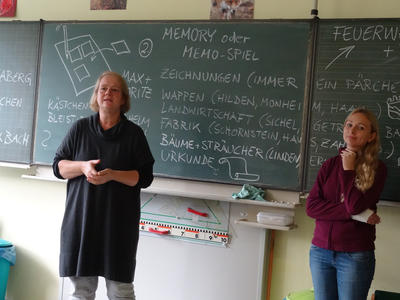 Michaela_und_Alex_geben_Infos_zum_Ferien-Projekt                               