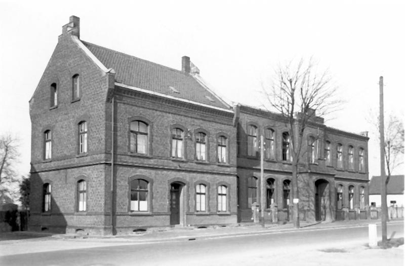 02_Ev. Volksschule Richratherstr. 134 02_Ev. Volksschule Richratherstr. 134