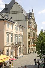 Mittelstra&szlig;e mit altem Meldeamt und B&uuml;rgerhaus