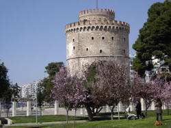 Der-wei&szlig;e-Turm,-Wahrzeichen-der-Stadt-Thessaloniki